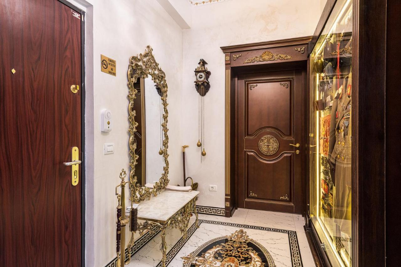 Private Museum Apartment With Antique Decor Bucarest Exterior foto